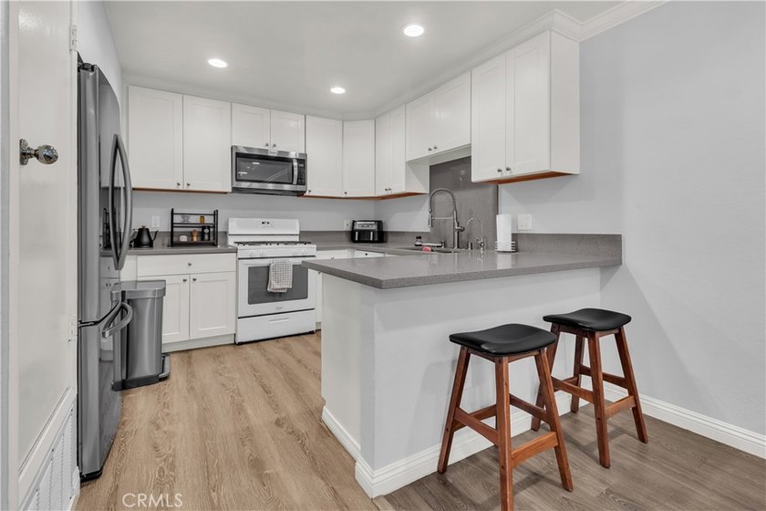 1086 Cabrillo Park Dr #D - photo 2