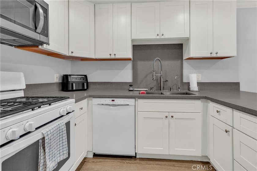 1086 Cabrillo Park Dr #D - photo 3