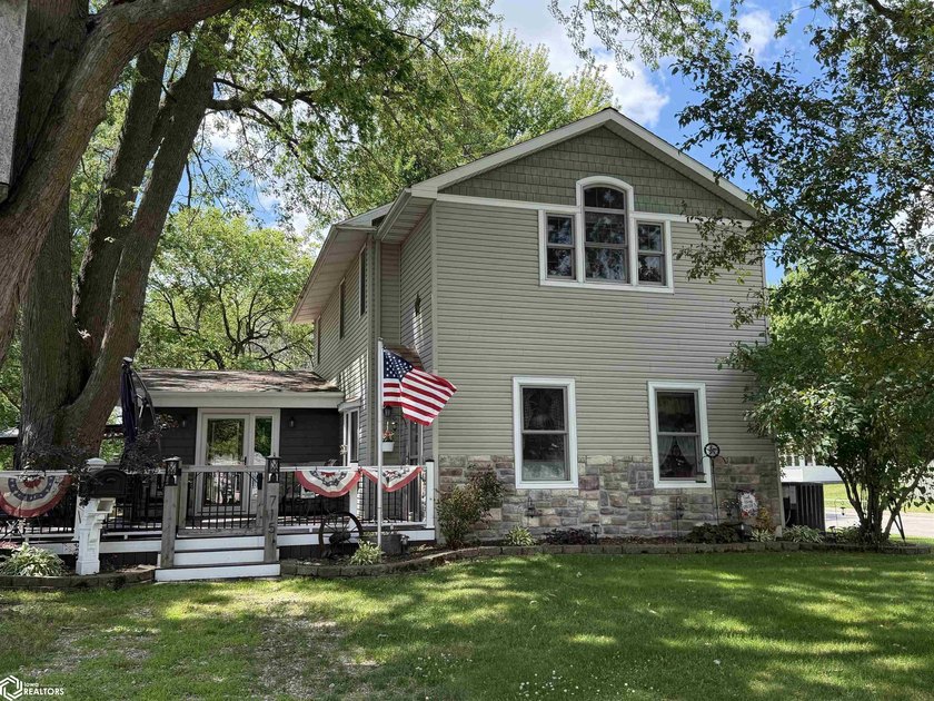 Welcome to this beautifully remodeled home in Clear Lake, where - photo 2