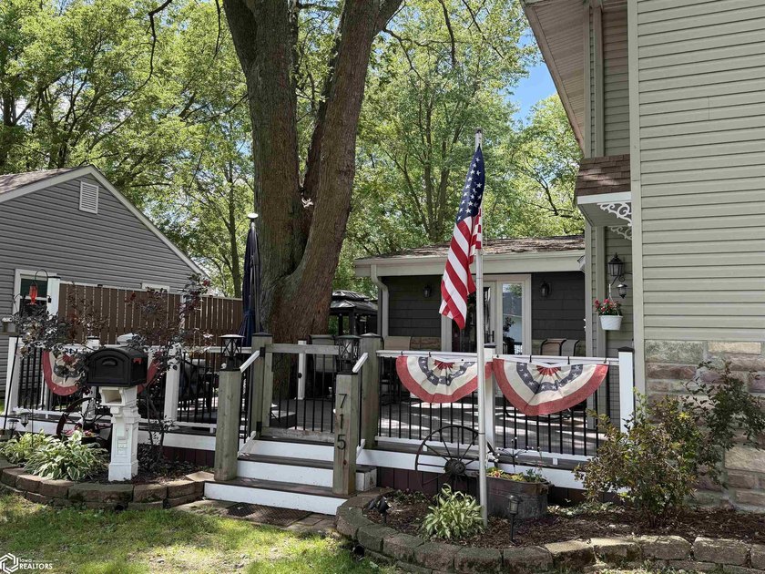 Welcome to this beautifully remodeled home in Clear Lake, where - photo 5
