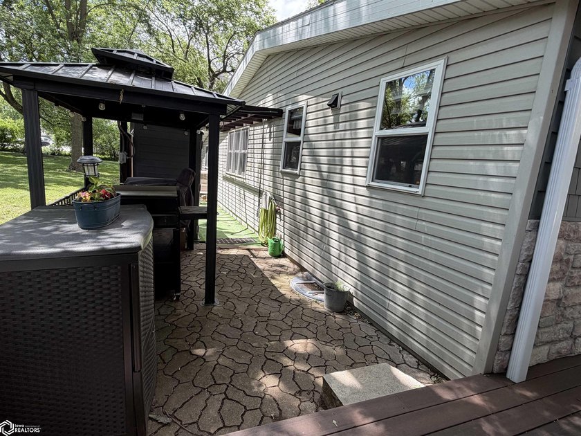 Welcome to this beautifully remodeled home in Clear Lake, where - photo 6