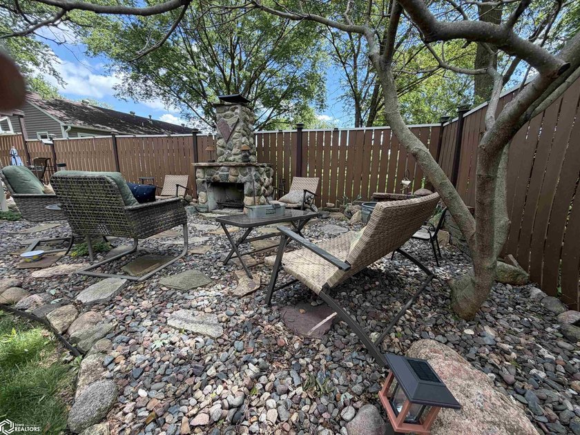 Welcome to this beautifully remodeled home in Clear Lake, where - photo 9