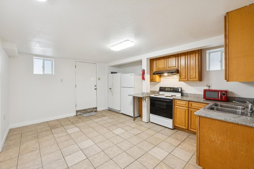 First time on the market in over 15 years, this versatile San - photo 33