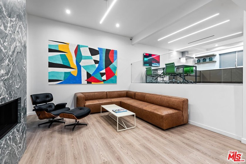 This extensively renovated front-facing multi-story townhome - photo 2