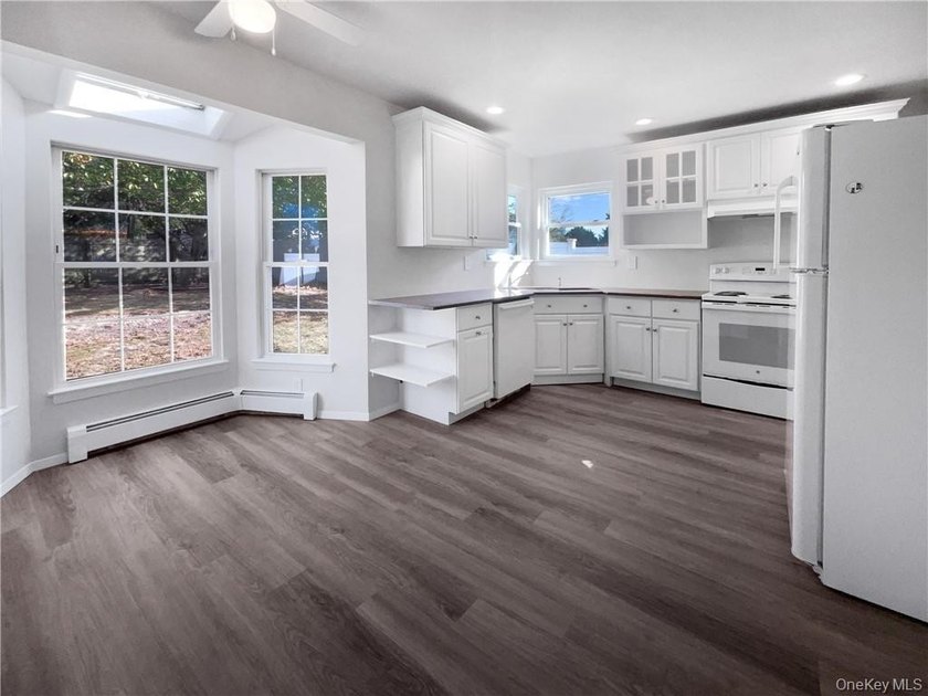 Welcome to this beautiful 3 bedroom, 2 bathroom home located at - photo 15