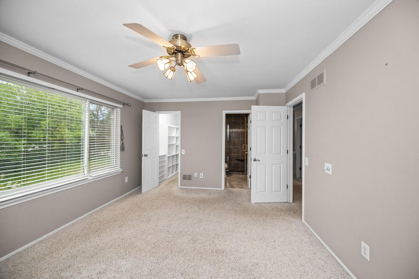 Beautifully situated on a corner lot in a desirable neighborhood - photo 23
