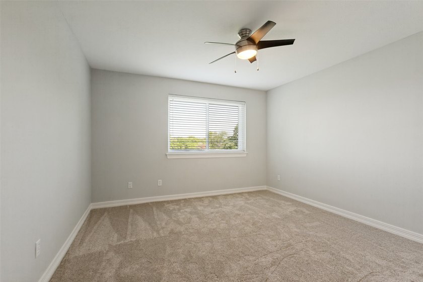 Welcome to your dream home, where luxury, comfort, and golf - photo 25