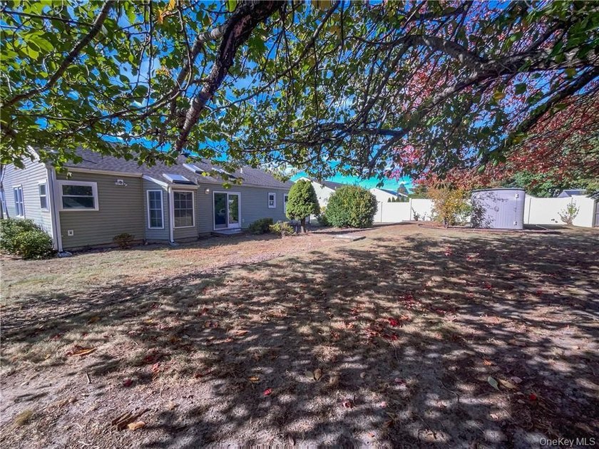 Welcome to this beautiful 3 bedroom, 2 bathroom home located at - photo 26