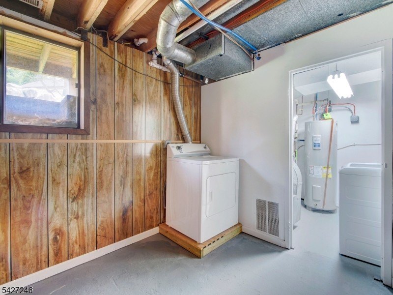 Beautifully updated, two-level townhome offering the perfect - photo 27