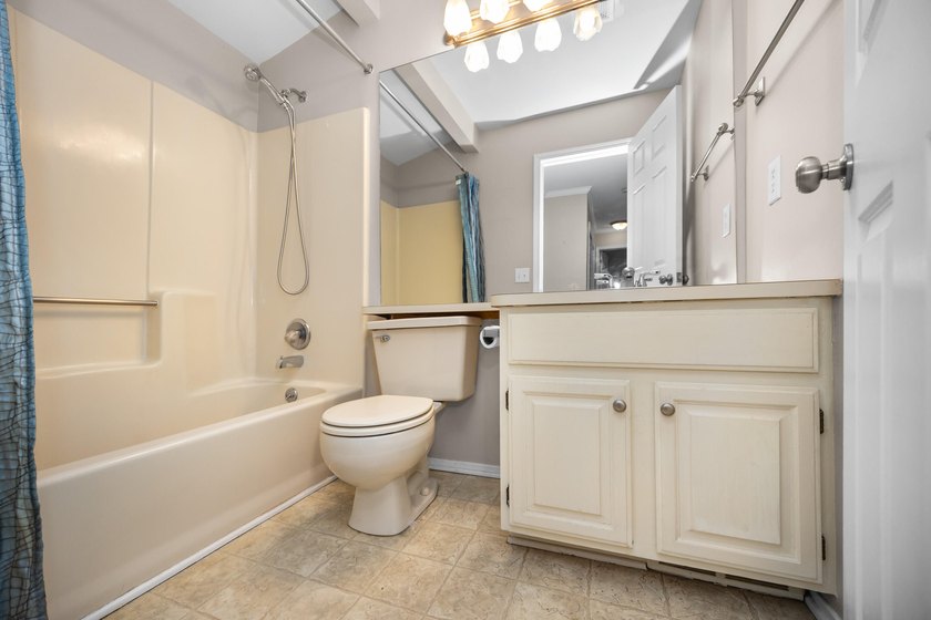 Beautifully situated on a corner lot in a desirable neighborhood - photo 29