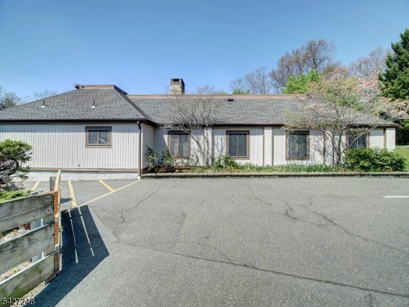 Beautifully updated, two-level townhome offering the perfect - photo 30