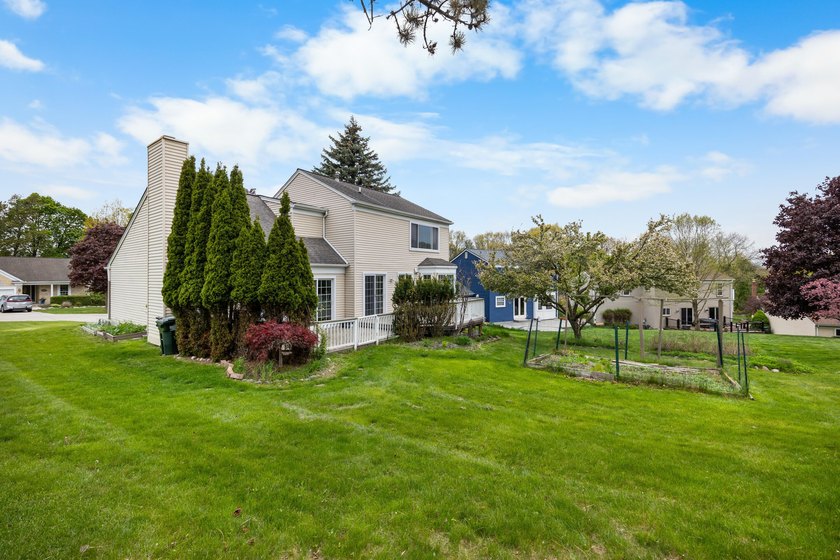 Beautifully situated on a corner lot in a desirable neighborhood - photo 43