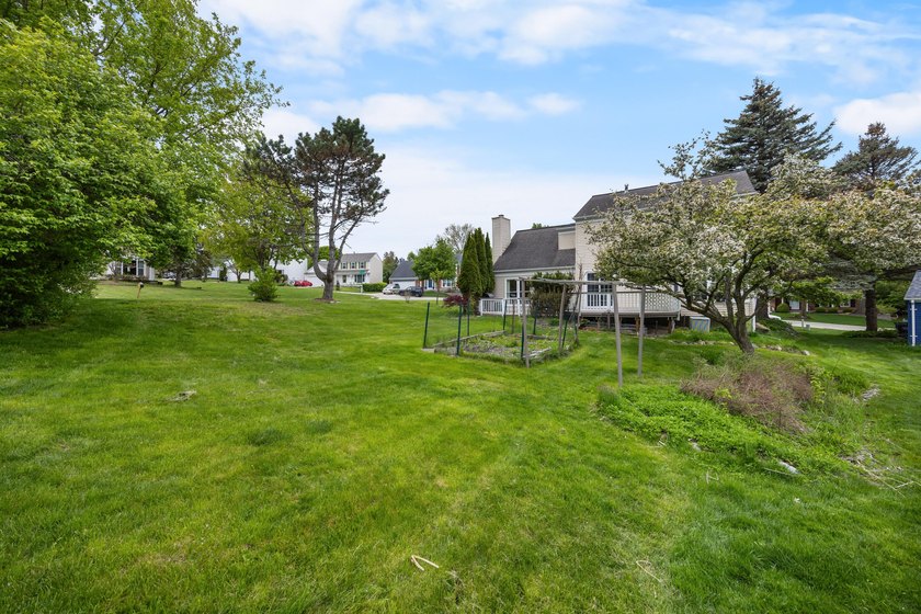 Beautifully situated on a corner lot in a desirable neighborhood - photo 45
