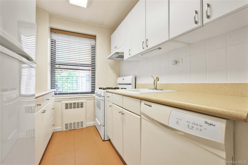 Welcome to Mitchell Gardens, nestled in the heart of North - photo 13