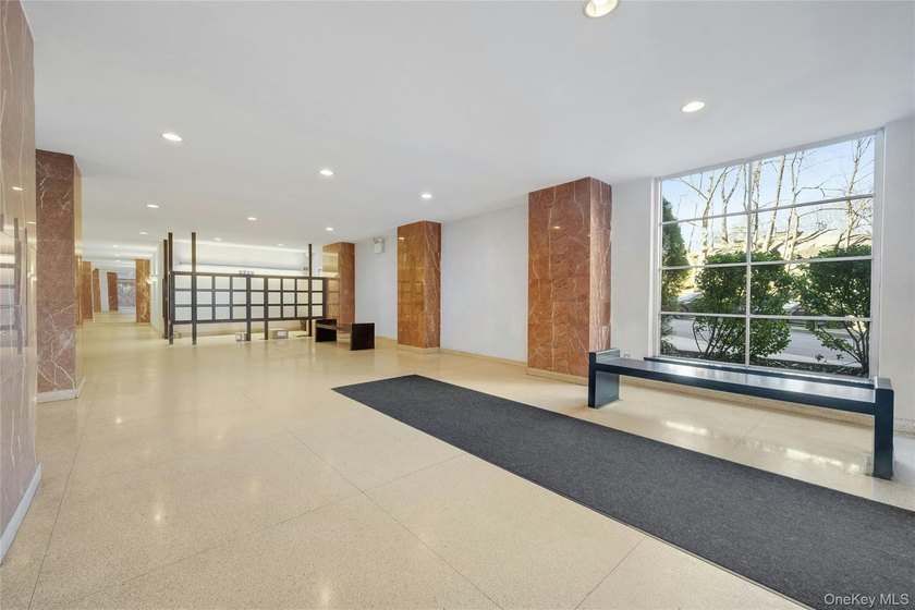 Location, location, location!!! Rare opportunity ideally - photo 21