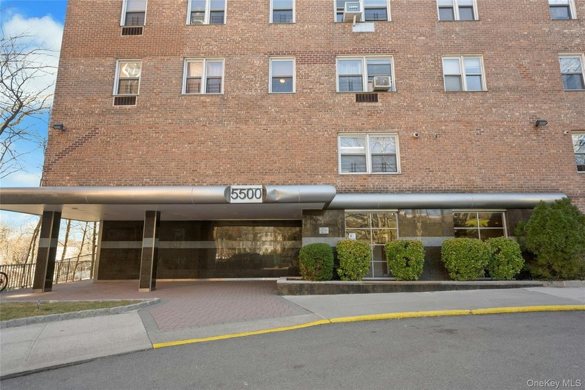 Location, location, location!!! Rare opportunity ideally - photo 23