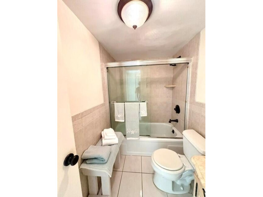 Immaculate second floor, partially furnished, one bedroom one - photo 25