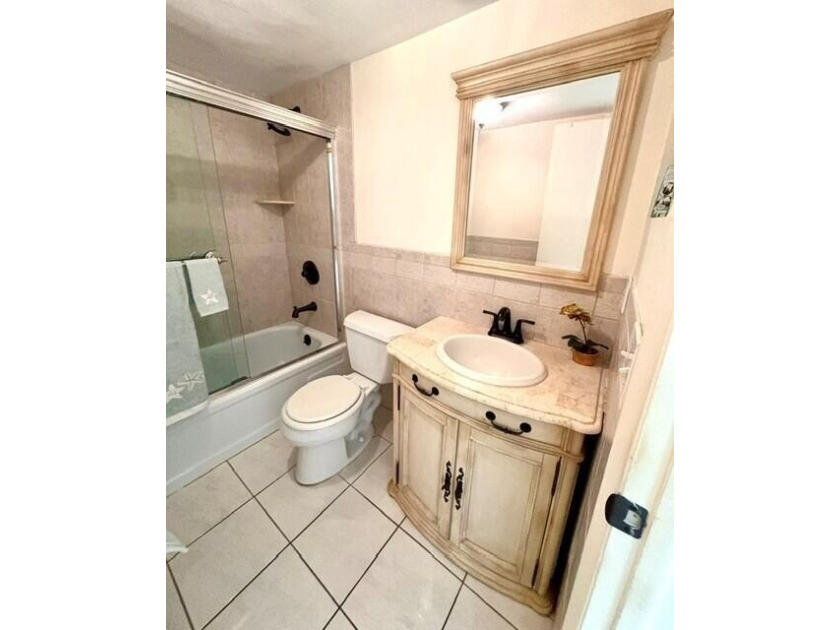 Immaculate second floor, partially furnished, one bedroom one - photo 26