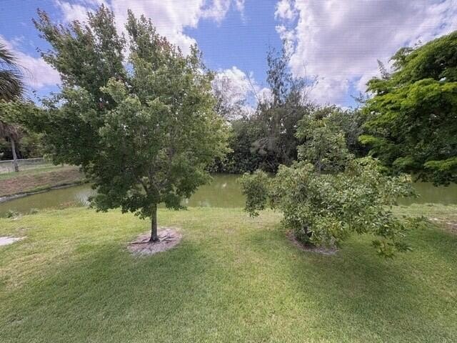 Immaculate second floor, partially furnished, one bedroom one - photo 32