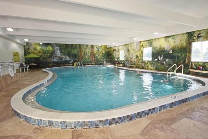 Immaculate second floor, partially furnished, one bedroom one - photo 43