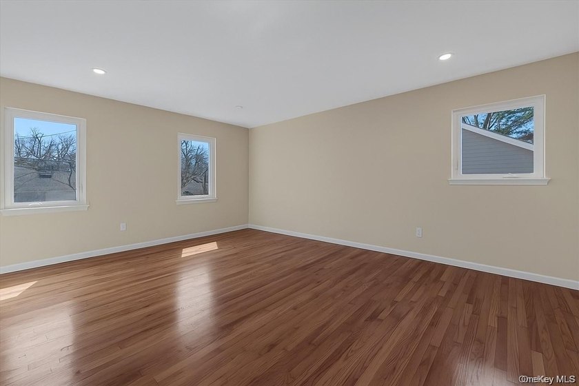 Beautiful and spacious home featuring 4 bedrooms and 2.5 - photo 17