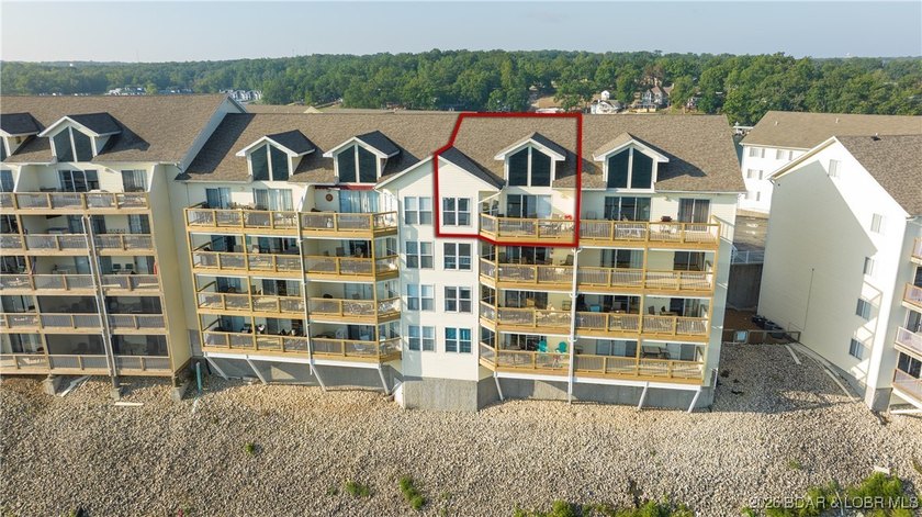 TOP-FLOOR PANORAMIC MAIN CHANNEL VIEWS set this exceptional - photo 22
