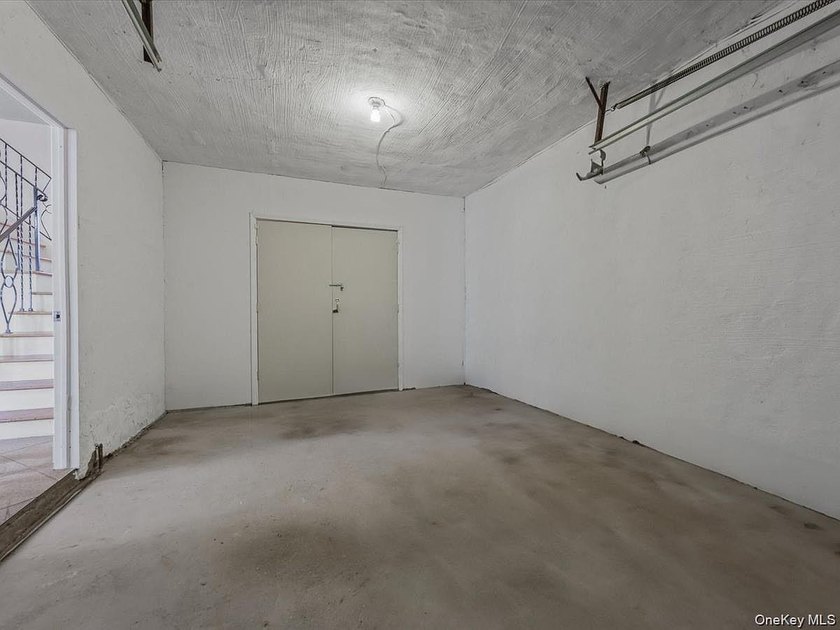 Beautiful and spacious home featuring 4 bedrooms and 2.5 - photo 27