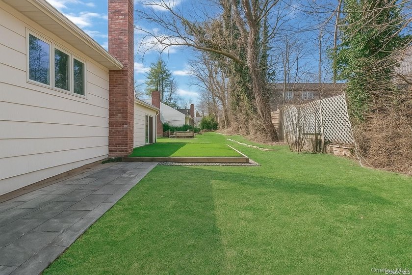 Beautiful and spacious home featuring 4 bedrooms and 2.5 - photo 28