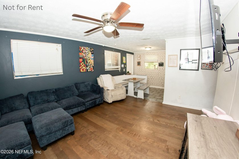 Recently remodeled gem. Granite Countertops. New Dishwasher and - photo 8