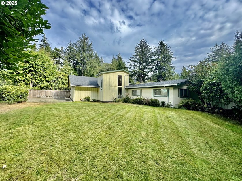 This custom 2 story ranch style home brings together comfort - photo 2