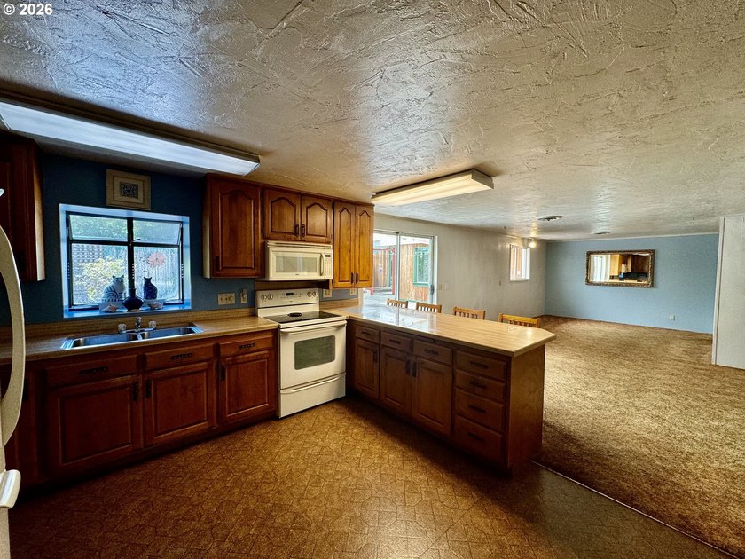 This custom 2 story ranch style home brings together comfort - photo 7