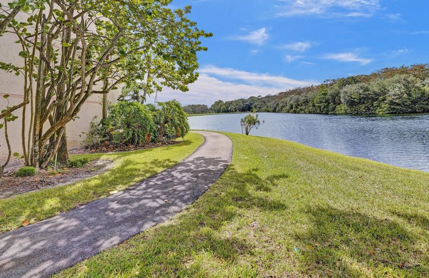 Completely renovated and move-in ready! This stunning unit has - photo 6