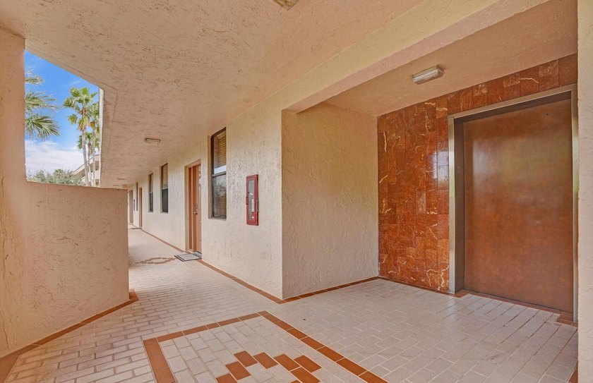 Completely renovated and move-in ready! This stunning unit has - photo 9