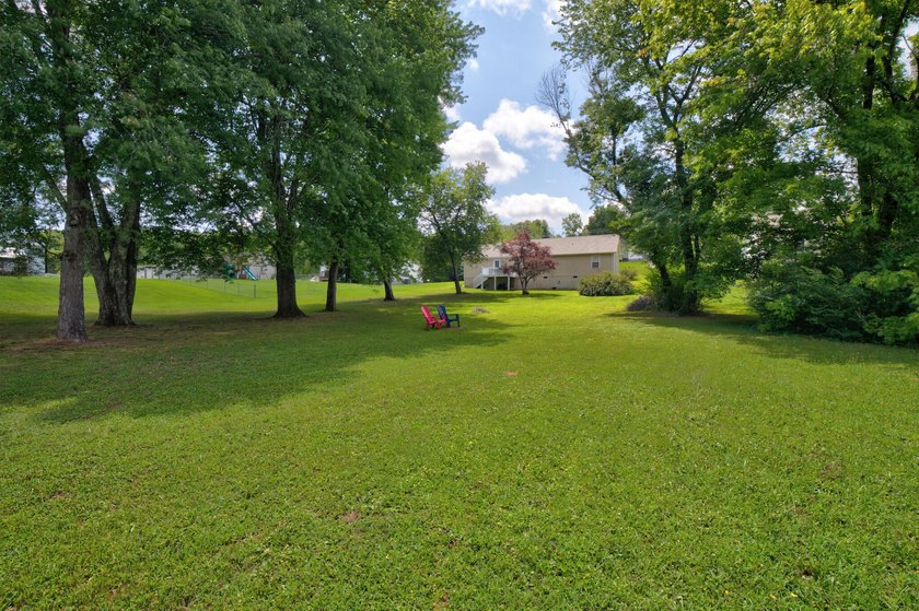 ONE LEVEL HOME ON HALF ACRE LEVEL LOT WITH PRETTY VIEW OF - photo 2