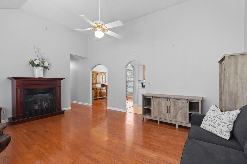 ONE LEVEL HOME ON HALF ACRE LEVEL LOT WITH PRETTY VIEW OF - photo 3
