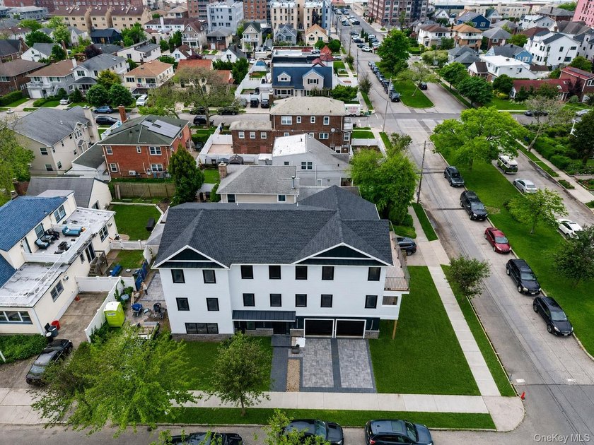 Stunning New Construction - Contemporary Coastal Living - photo 12