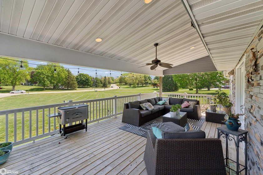 Enjoy the best of country-style living with the convenience of - photo 8