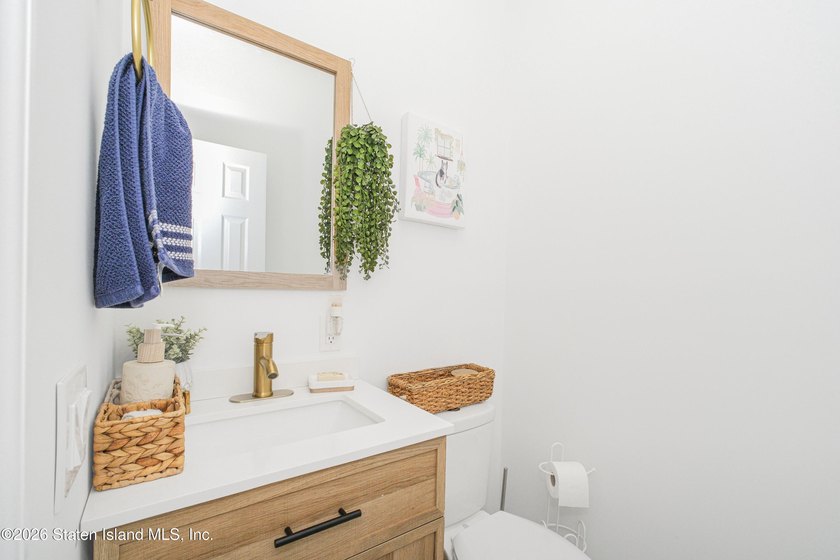 Fully gut-renovated 3 bedroom home in heart of 10309. Features a - photo 15
