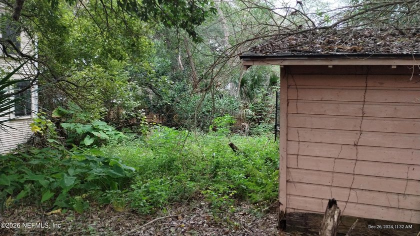 This home is being sold ''AS IS'' A Hold Harmless Document Must - photo 8
