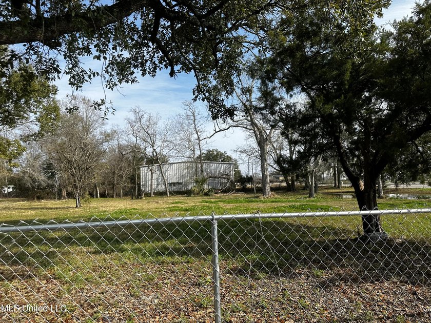 Beautiful vacant corner lot, can be yours to build. Motivated - photo 10