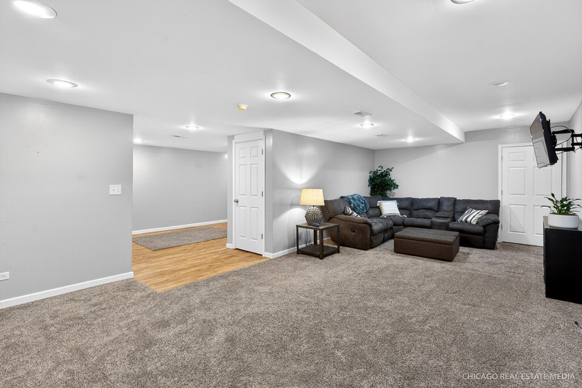 Stunning custom-built home on 1.42 private acres in Ingleside - photo 31