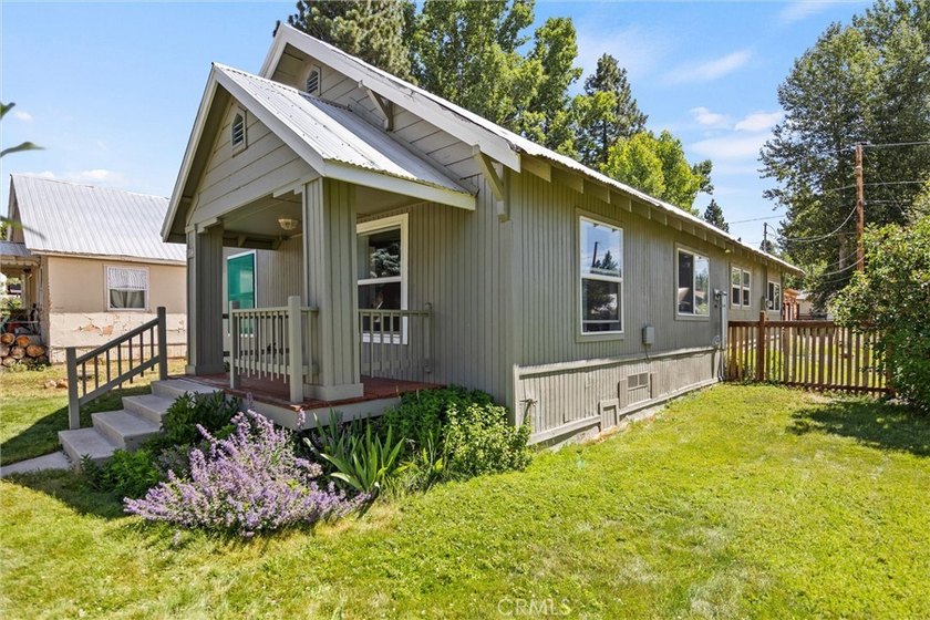 Charming and inviting, this 3-bedroom, 1-bath home offers a - photo 6