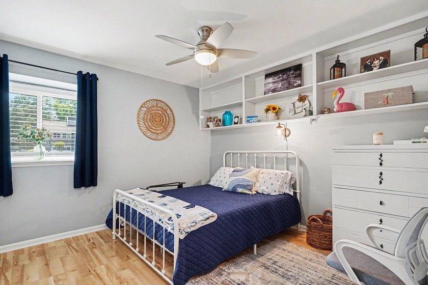 Coastal- chic living meets unbeatable convenience in this - photo 12