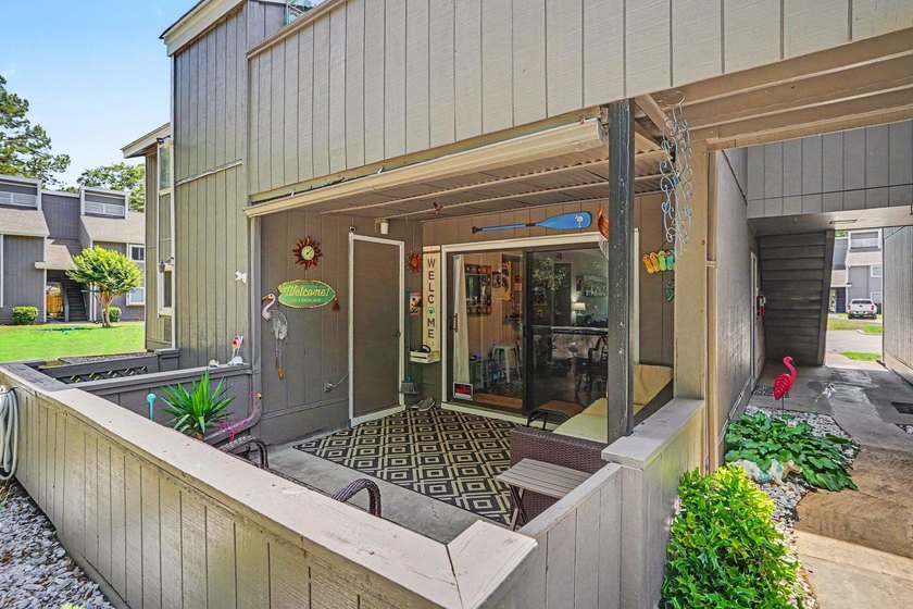 Coastal- chic living meets unbeatable convenience in this - photo 19