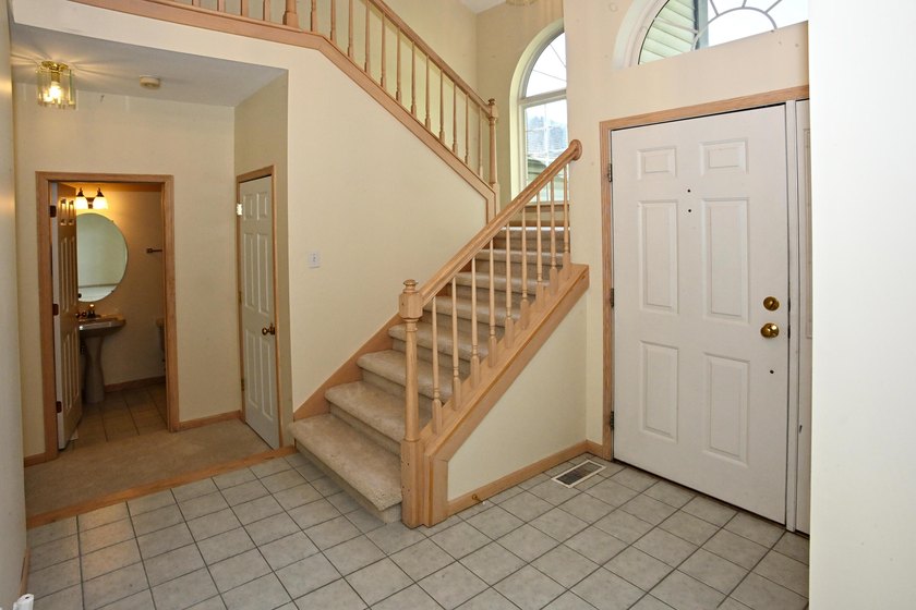 Spacious and inviting 4-bedroom, 2.5-bath home conveniently - photo 4