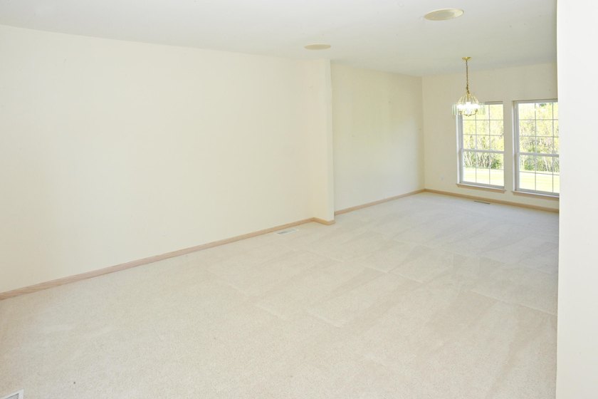 Spacious and inviting 4-bedroom, 2.5-bath home conveniently - photo 5