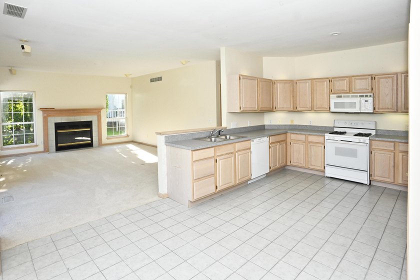 Spacious and inviting 4-bedroom, 2.5-bath home conveniently - photo 8