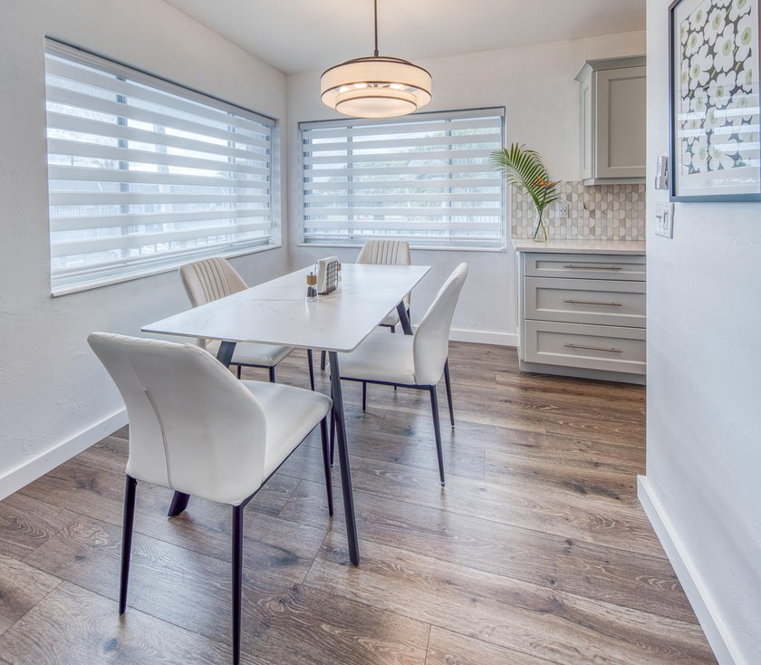Gorgeous fully upgraded unit with rare 2 full baths. This unit - photo 4