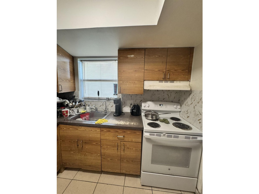 Investor's Dream! This bright and inviting 2-bedroom, 1-bath - photo 5