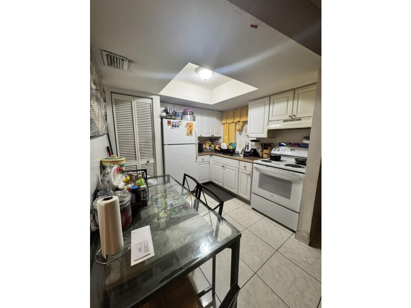 Turnkey investment opportunity! This welcoming and nicely - photo 2